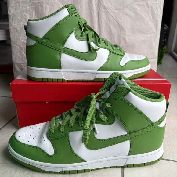 Mens 11.5 Nike Chlorophyll Dunks - Picture 3 of 11
